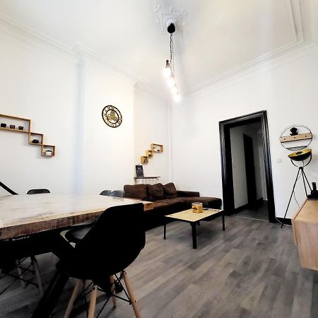 Chambre Privee Au 3E Etage Sans Ascenceur En Plein Centre De Charleroi Apartment ภายนอก รูปภาพ
