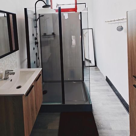 Chambre Privee Au 3E Etage Sans Ascenceur En Plein Centre De Charleroi Apartment ภายนอก รูปภาพ