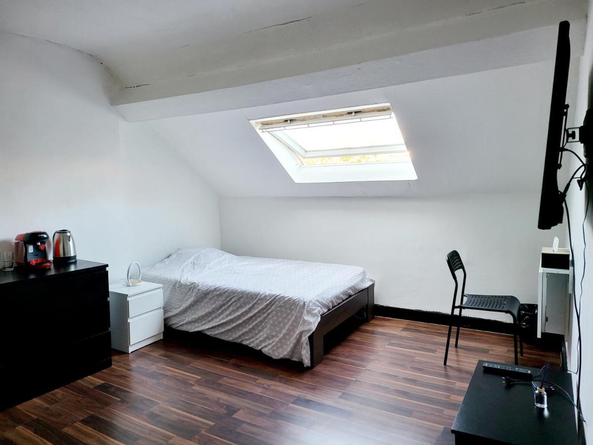 Chambre Privee Au 3E Etage Sans Ascenceur En Plein Centre De Charleroi Apartment ภายนอก รูปภาพ
