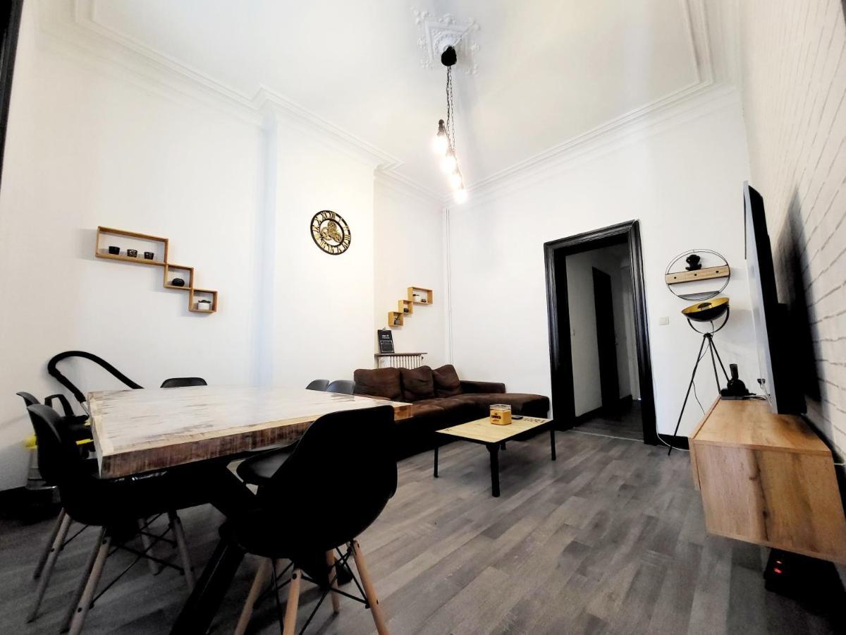 Chambre Privee Au 3E Etage Sans Ascenceur En Plein Centre De Charleroi Apartment ภายนอก รูปภาพ